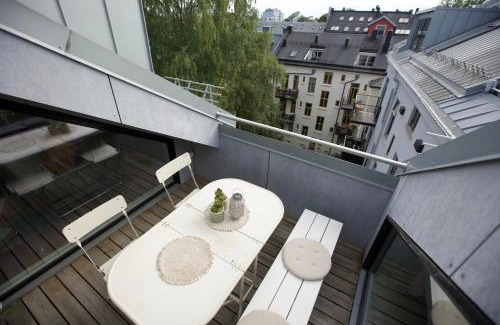 Majorstua Apartment | Top floor - view & balcony in Oslo city center