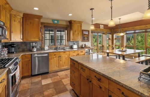 Cle Elum Condo | Top Floor Views | w/Hot Tub | Golf Course