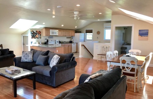 North Truro House | Top Mast Resort-Shore House! Beach, Pool, Housekeeping and more!