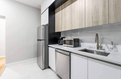 Central Park South Apartment | Top Notch 2-Bed/2-Bath in UES Mins to Central Park