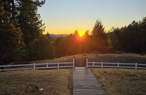 Willits House | TOP of PINE Mountain! 270 view 3-bed house at mouth of the Russian River Wifi AC