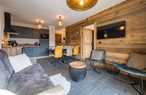 Saint-Sorlin-d'Arves Apartment | Top of the range flat with south-facing terrace - sleeps 6