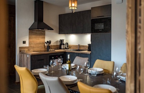 Saint-Sorlin-d'Arves Apartment | Top of the range flat with south-facing terrace - sleeps 6
