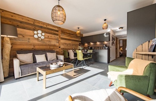Saint-Sorlin-d'Arves Apartment | Top of the range flat with 50m2 south-facing terrace - sleeps 6