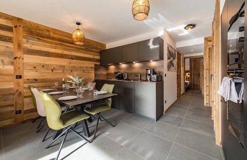 Saint-Sorlin-d'Arves Apartment | Top of the range flat with 50m2 south-facing terrace - sleeps 6
