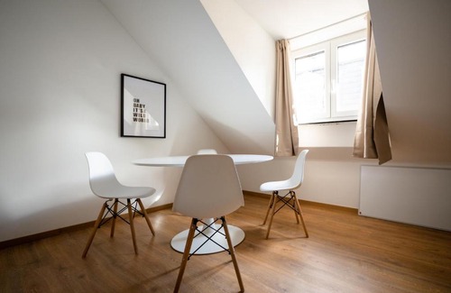 Dusseldorf Old Town Apartment | Top Old Town Apartment 2 baths