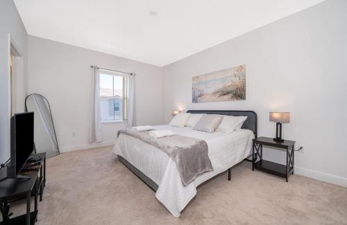 Buena Ventura Lakes Apartment | Top Orlando Stay - Tennis, Rides & Easy Flights, we are in the Middle!