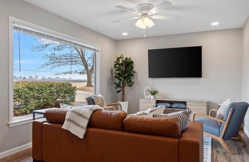 Springfield House | Top-Rated Premier 3-Bedroom Spotless & Charming House