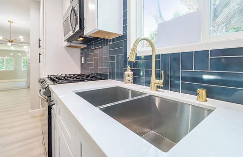 West Hills House | Topange Village Heart of The Valley MTR Home 30 minutes to Hollywood