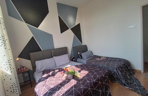 Malacca City Apartment | TopRoof Pool 2-6pax 5minJonker