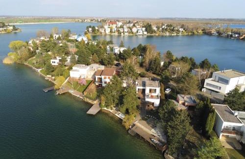 Senec House | TopSenec-Lakeside Home