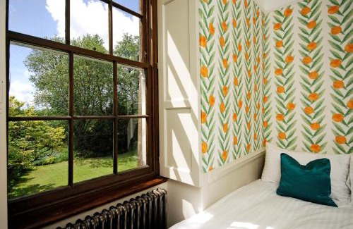 East Horrington House | Topside House - Beautiful 7 bedroom house with hottub wifi and parking near Bath Wells Frome