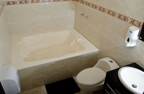 Yumbo Hotel | Torettos