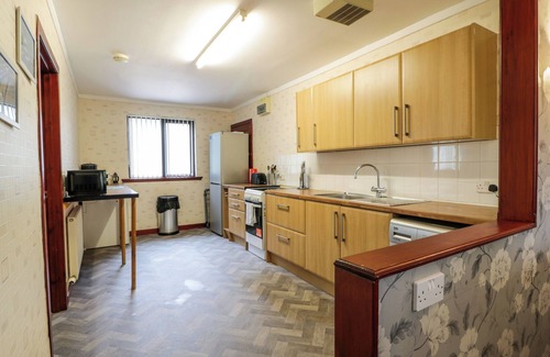 Garlieston Cottage | TORKELD HOLIDAY COTTAGE, pet friendly, with a garden in Garlieston