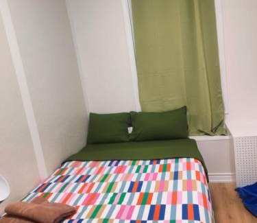 Grange Park House | Toronto Budget Central Stay