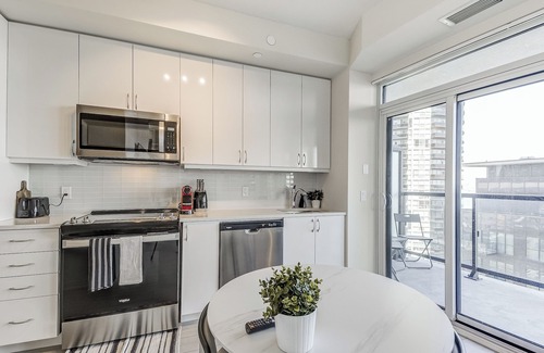 Humber Bay Shores Apartment | Toronto Condo with Lake Views