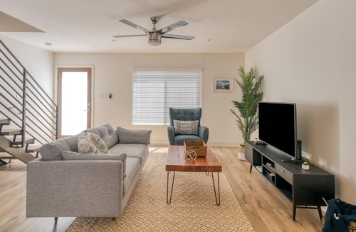 Torrance Apartment | Torrance 2BR 10 Minutes from the Beach
