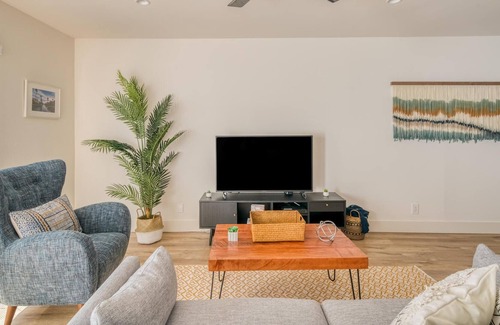 Torrance Apartment | Torrance 2BR 10 Minutes from the Beach