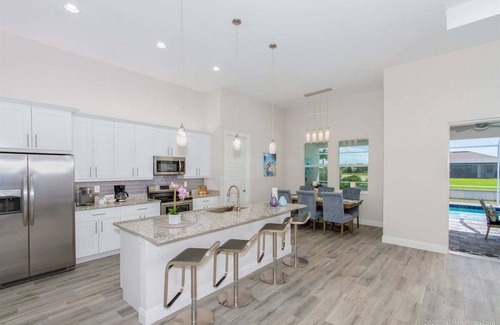 Trafalgar House | Tortuga -4 Bedroom Waterfront Home for Families