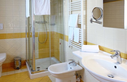 Serralunga d'Alba Hotel | Tota Virginia Antico Podere