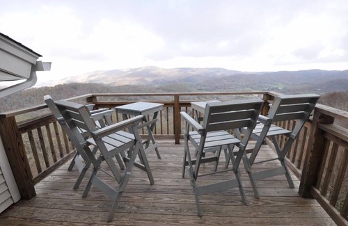 Sugar Mountain Condo | Totally Renovated Mountain Condo- TWO Decks with Gorgeous Views!
