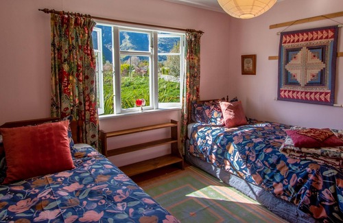 Takaka House | Totara Glen Farmhouse - Takaka Holiday Home
