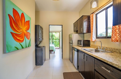 Parrita House | Toucan Villa/Dog friendly w/Pool & Wi-Fi