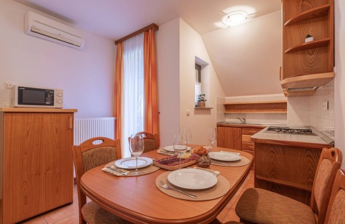 Gorenja Vas pri Smarjeti Apartment | Tourist Farm Škrbina Apartment 2, Šmarješke Toplice, Slovenia