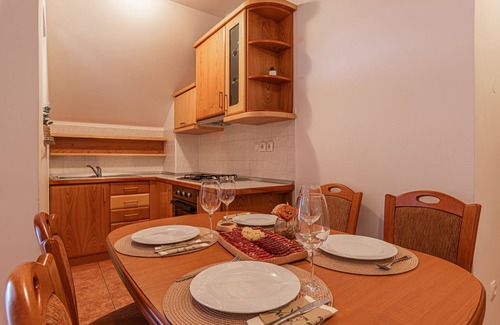 Gorenja Vas pri Smarjeti Apartment | Tourist Farm Škrbina Apartment 2, Šmarješke Toplice, Slovenia