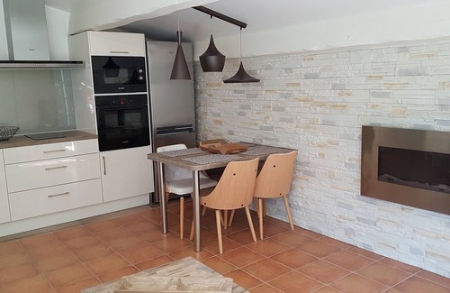 Uzes Apartment | TOURIST FURNITURE NEAR THE HARIBO BONBON MUSEUM