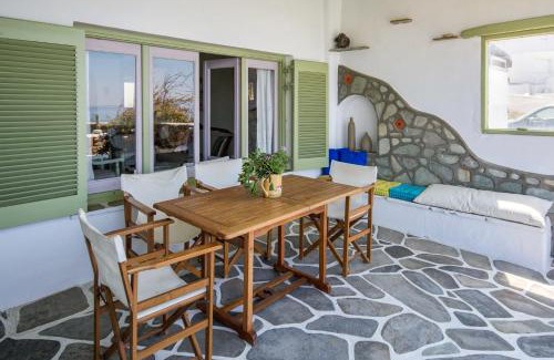 Tourlos House | Tourlos Beachfront House in Mykonos