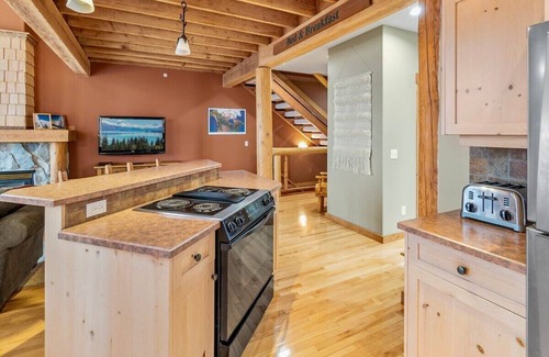 Snow Pine Estates Ski Chalet | Towering Firs | Private Hot Tub & Ski In/Ski Out