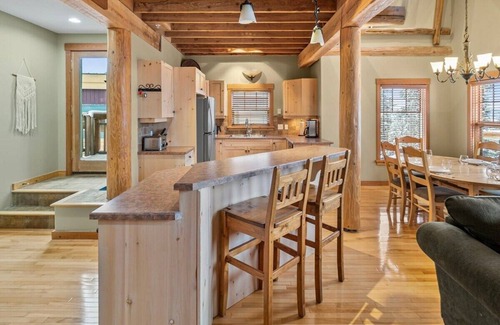Snow Pine Estates Ski Chalet | Towering Firs | Private Hot Tub & Ski In/Ski Out