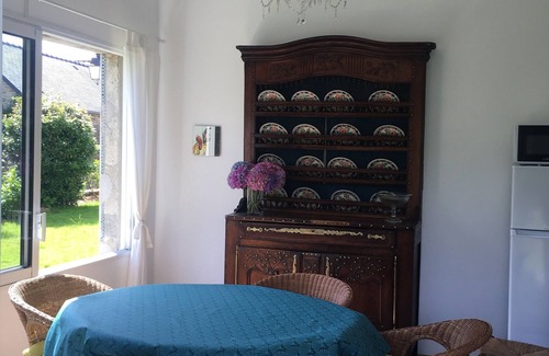 Huelgoat House | Town center house quiet terrace garden