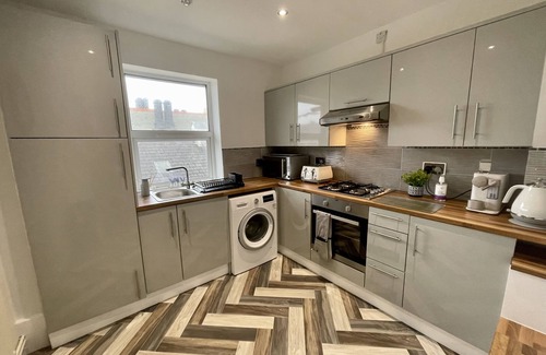 Porthcawl Apartment | Town Centre, Very Close to Sea & Restaurants. X2 King Size Beds