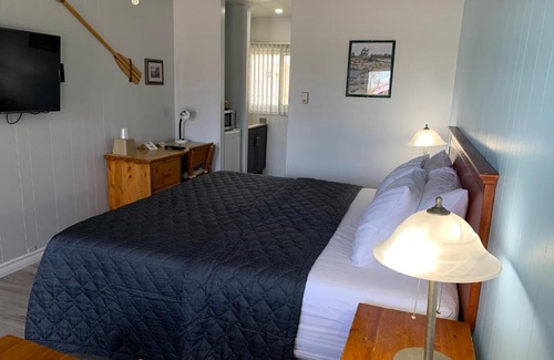 Parry Sound Hotel | Town & Country Motel