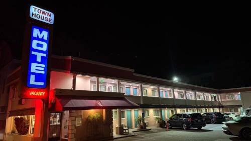 Marina District Hotel | Town House Motel