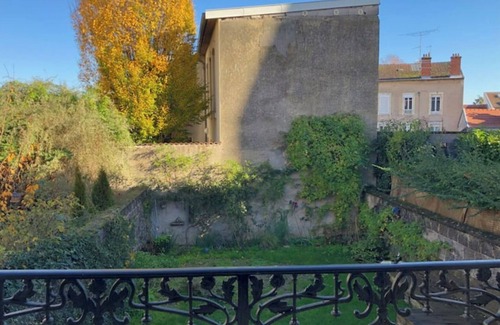 Poincare - Foch - Anatole France - Croix de Bourgogne House | Town house near train station