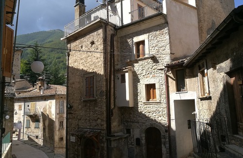 Scanno House | Town house with a terrace and fire place in Scanno.