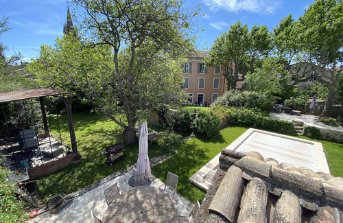 Pelissanne House | Town house with swimming pool and private garden