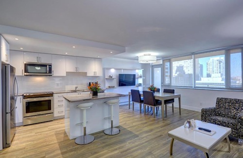 Church and Wellesley Hotel | Town Inn Suites Hotel