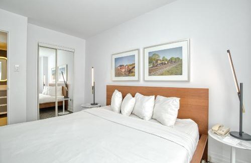 Church and Wellesley Hotel | Town Inn Suites Hotel