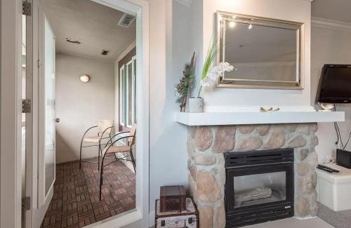 Village North Apartment | Town Plaza 427