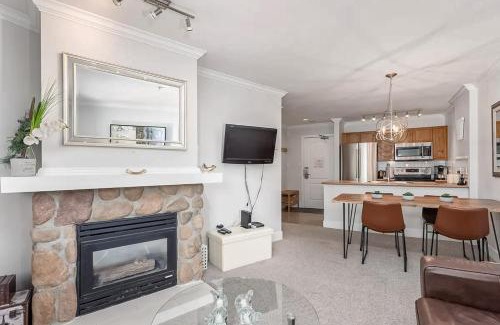 Village North Apartment | Town Plaza 427