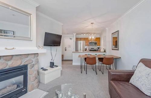 Village North Apartment | Town Plaza 427
