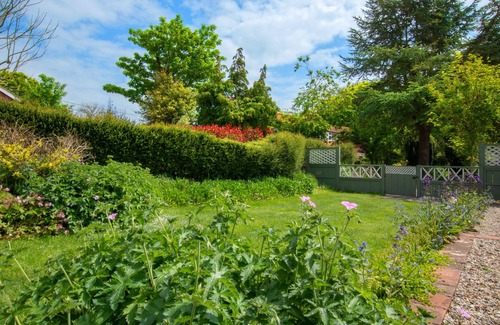 Cley next the Sea House | Town Yard Cottage - Two Bedroom House, Sleeps 4