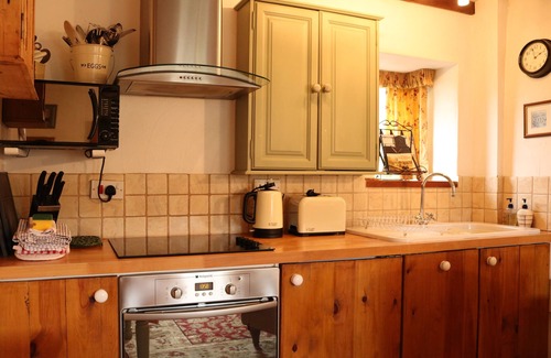 Sheldon House | Townend Holiday Cottage - Cosy Countryside Retreat