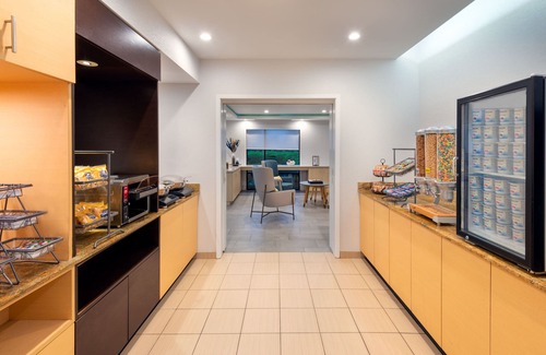 Cheektowaga Hotel | TownePlace Suites Buffalo Airport