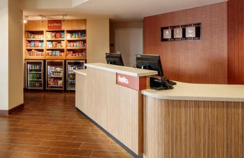 Waldron Hotel | TownePlace Suites by Marriott Kansas City Airport
