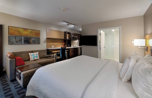 Oak Creek Hotel | TownePlace Suites by Marriott Milwaukee Oak Creek